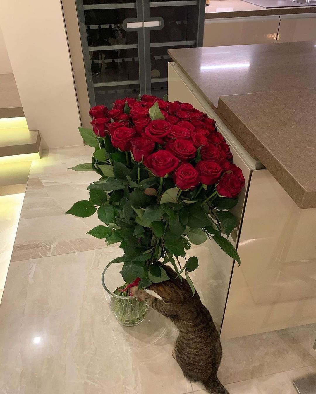 Як підібрати вазу для букета з трояндами