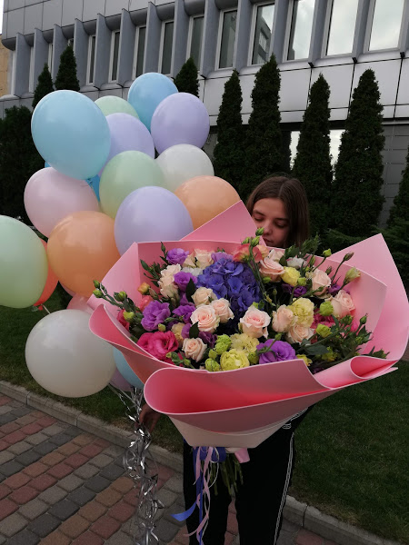 Доставка цветов и шаров Днепр - Курьеры доставка цветов 